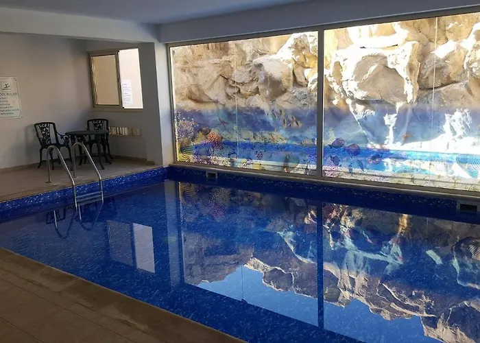 2 Bedroom E8 Located Pool Level, Sea View, Free Wifi *