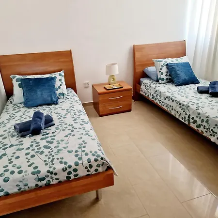 2 Bedroom E8 Located Pool Level, Sea View, Free Wifi Appartement