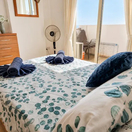 2 Bedroom E8 Located Pool Level, Sea View, Free Wifi *
