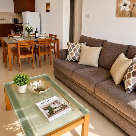 Apartment 2 Bedroom E8 Located Pool Level, Sea View, Free Wifi Peyia