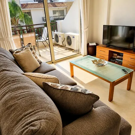 2 Bedroom E8 Located Pool Level, Sea View, Free Wifi Apartment Peyia