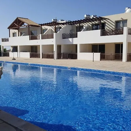 2 Bedroom E8 Located Pool Level, Sea View, Free Wifi Peyia