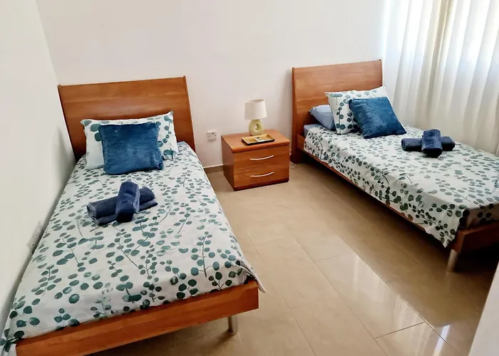 2 Bedroom E8 Located Pool Level, Sea View, Free Wifi Apartment