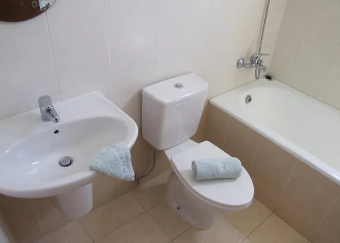 2 Bedroom E8 Located Pool Level, Sea View, Free Wifi Apartment *